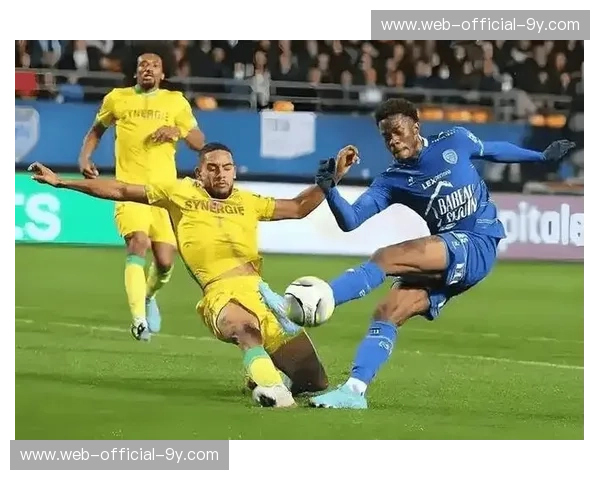 巴黎FC控球占优难破门，南特门将洛佩斯神扑保住平局